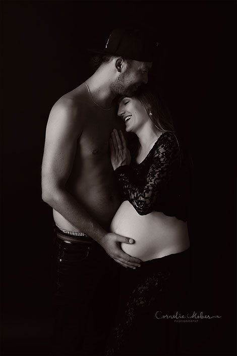 Schwangerschaftsfotografie Babybauchshooting Schwangerschaftsshooting Neugeborenenfotos newbornshooting Babyfotografie Cornelia Moebes Fotografie