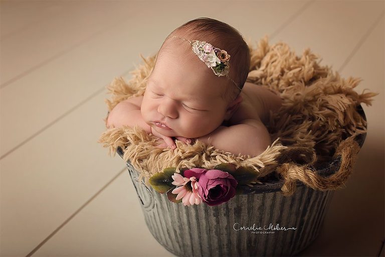 Neugeborenenbilder Neugeborenenshooting Neugeborenenfotografie newbornphotography newborn shooting Babyfotografie Babyfotograf Zug Zürich Luzern Aargau Schwyz Cornelia Moebes Photography