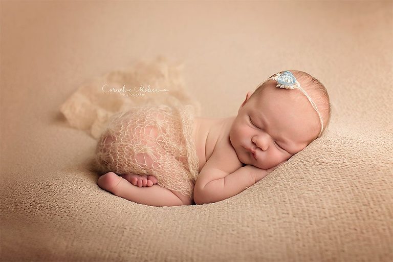 Neugeborenenbilder Neugeborenenshooting Neugeborenenfotografie newbornphotography newborn shooting Babyfotografie Babyfotograf Zug Zürich Luzern Aargau Schwyz Cornelia Moebes Photography