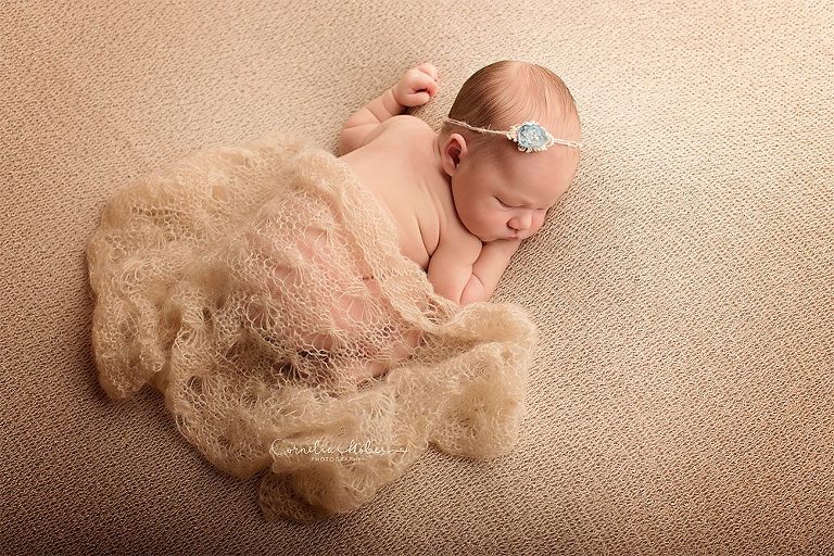 Neugeborenenbilder Neugeborenenshooting Neugeborenenfotografie newbornphotography newborn shooting Babyfotografie Babyfotograf Zug Zürich Luzern Aargau Schwyz Cornelia Moebes Photography