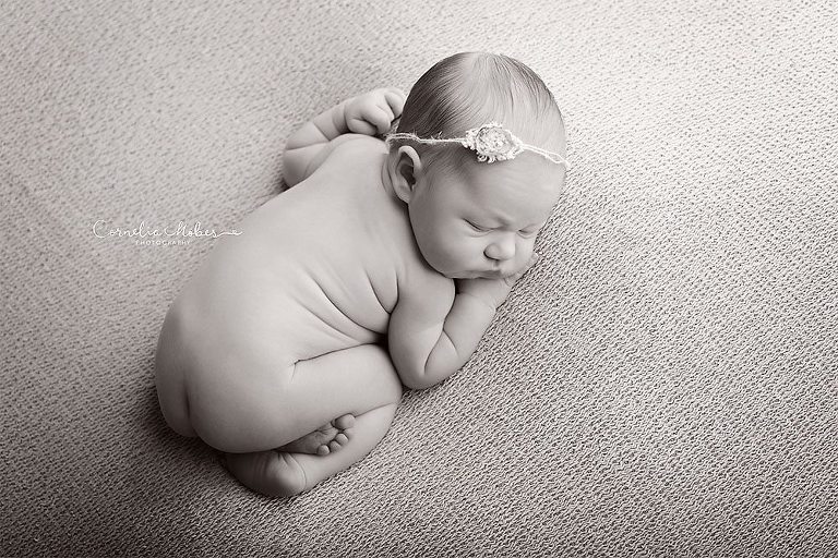 Neugeborenenbilder Neugeborenenshooting Neugeborenenfotografie newbornphotography newborn shooting Babyfotografie Babyfotograf Zug Zürich Luzern Aargau Schwyz Cornelia Moebes Photography