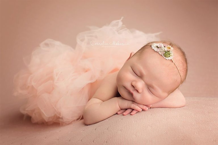 Neugeborenenbilder Neugeborenenshooting Neugeborenenfotografie newbornphotography newborn shooting Babyfotografie Babyfotograf Zug Zürich Luzern Aargau Schwyz Cornelia Moebes Photography