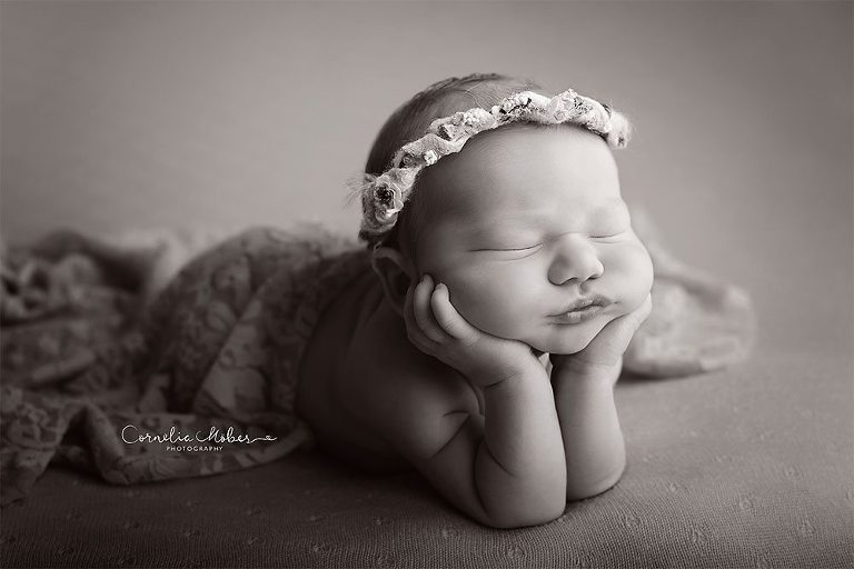 Neugeborenenbilder Neugeborenenshooting Neugeborenenfotografie newbornphotography newborn shooting Babyfotografie Babyfotograf Zug Zürich Luzern Aargau Schwyz Cornelia Moebes Photography