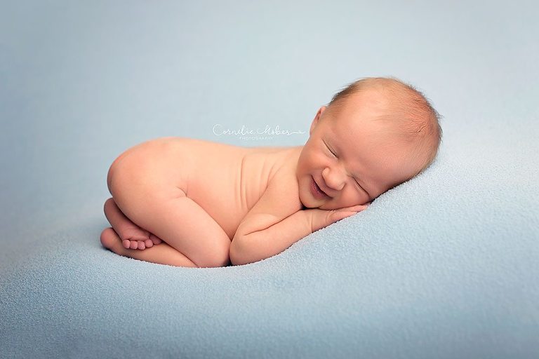 Neugeborenenbilder Neugeborenenshooting Neugeborenenfotografie newbornphotography newborn shooting Babyfotografie Babyfotograf Zug Zürich Luzern Aargau Schwyz Cornelia Moebes Photography