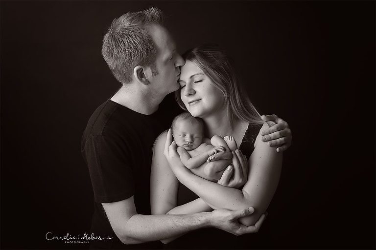 Neugeborenenbilder Neugeborenenshooting Neugeborenenfotografie newbornphotography newborn shooting Babyfotografie Babyfotograf Zug Zürich Luzern Aargau Schwyz Cornelia Moebes Photography