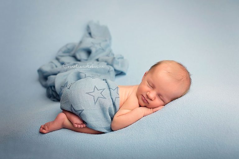 Neugeborenenbilder Neugeborenenshooting Neugeborenenfotografie newbornphotography newborn shooting Babyfotografie Babyfotograf Zug Zürich Luzern Aargau Schwyz Cornelia Moebes Photography