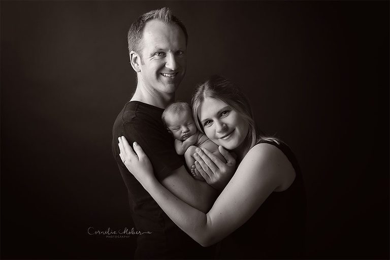 Neugeborenenbilder Neugeborenenshooting Neugeborenenfotografie newbornphotography newborn shooting Babyfotografie Babyfotograf Zug Zürich Luzern Aargau Schwyz Cornelia Moebes Photography