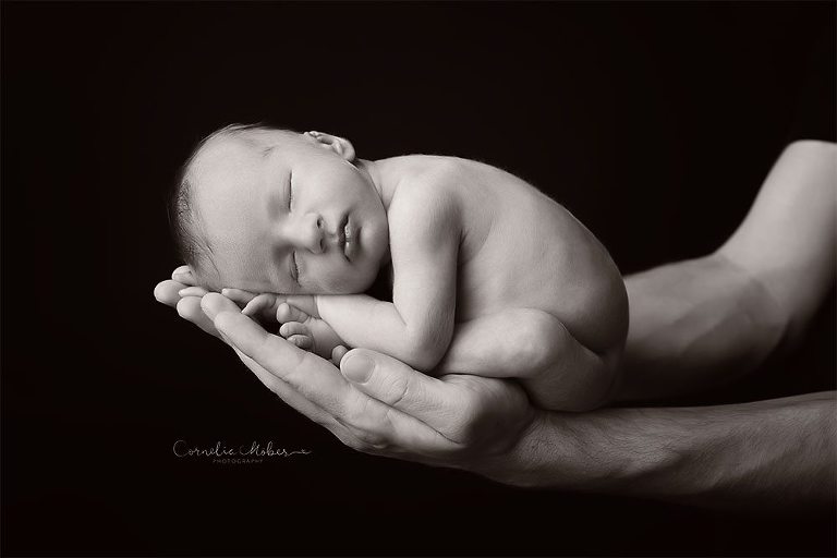 Neugeborenenbilder Neugeborenenshooting Neugeborenenfotografie newbornphotography newborn shooting Babyfotografie Babyfotograf Zug Zürich Luzern Aargau Schwyz Cornelia Moebes Photography