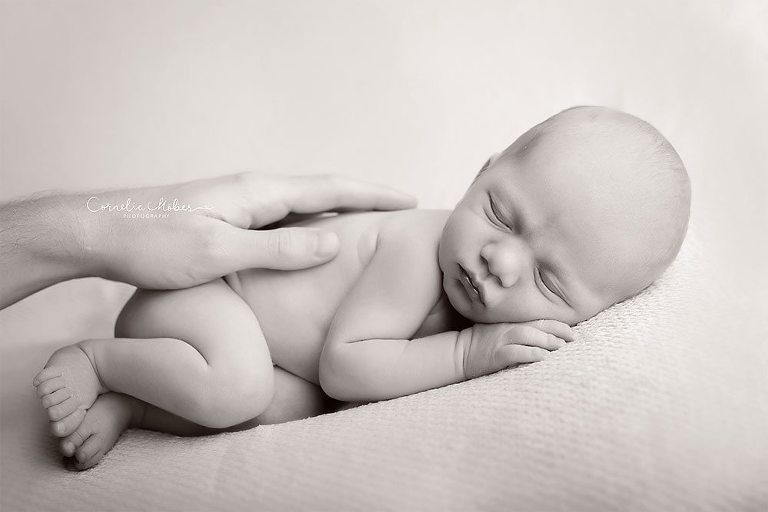 Neugeborenenbilder Neugeborenenshooting Neugeborenenfotografie newbornphotography newborn shooting Babyfotografie Babyfotograf Zug Zürich Luzern Aargau Schwyz Cornelia Moebes Photography