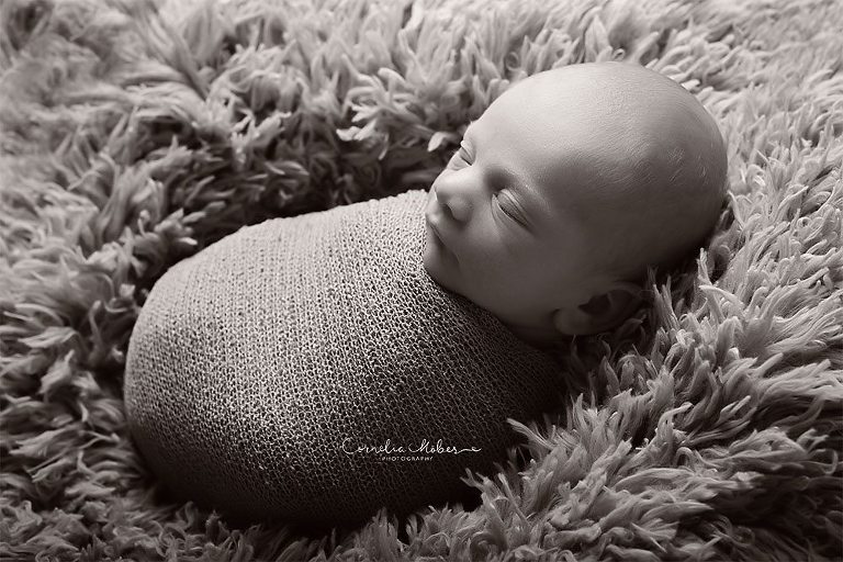 Neugeborenenbilder Neugeborenenshooting Neugeborenenfotografie newbornphotography newborn shooting Babyfotografie Babyfotograf Zug Zürich Luzern Aargau Schwyz Cornelia Moebes Photography