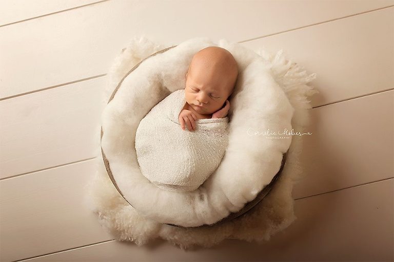 Neugeborenenbilder Neugeborenenshooting Neugeborenenfotografie newbornphotography newborn shooting Babyfotografie Babyfotograf Zug Zürich Luzern Aargau Schwyz Cornelia Moebes Photography