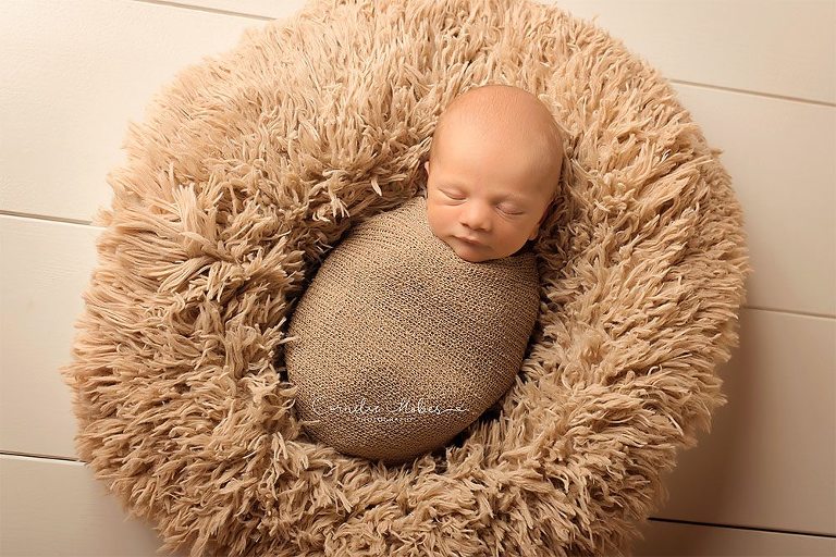 Neugeborenenbilder Neugeborenenshooting Neugeborenenfotografie newbornphotography newborn shooting Babyfotografie Babyfotograf Zug Zürich Luzern Aargau Schwyz Cornelia Moebes Photography