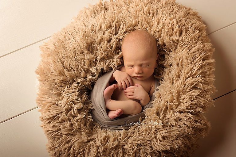 Neugeborenenbilder Neugeborenenshooting Neugeborenenfotografie newbornphotography newborn shooting Babyfotografie Babyfotograf Zug Zürich Luzern Aargau Schwyz Cornelia Moebes Photography