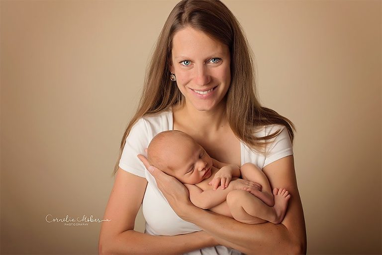 Neugeborenenbilder Neugeborenenshooting Neugeborenenfotografie newbornphotography newborn shooting Babyfotografie Babyfotograf Zug Zürich Luzern Aargau Schwyz Cornelia Moebes Photography