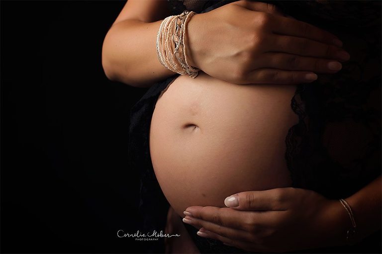 Schwangerschaftsfotografie Babybauchshooting Schwangerschaftsshooting Neugeborenenfotos newbornshooting Babyfotografie Cornelia Moebes Fotografie