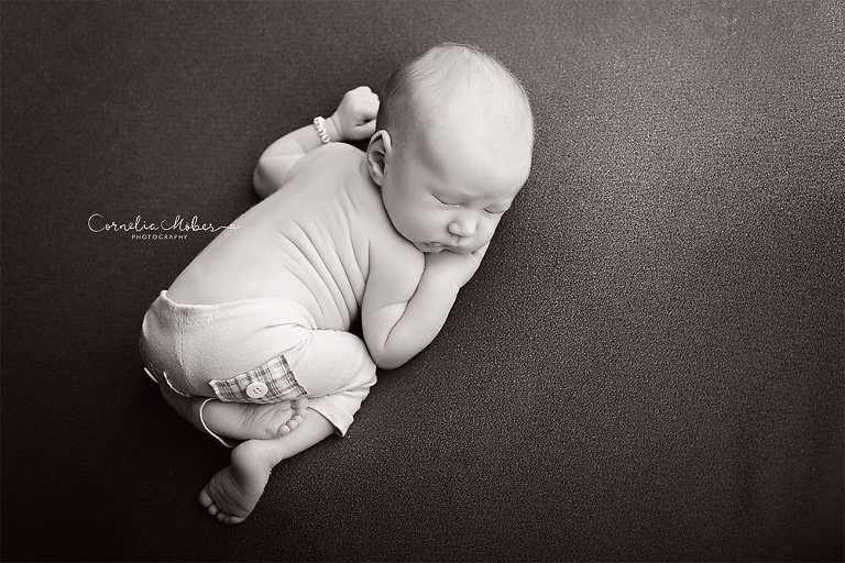 Neugeborenenbilder Neugeborenenshooting Neugeborenenfotografie newbornphotography newborn shooting Babyfotografie Babyfotograf Zug Zürich Luzern Aargau Schwyz Cornelia Moebes Photography