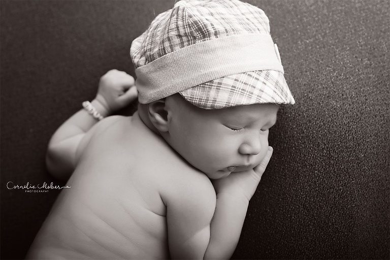 Neugeborenenbilder Neugeborenenshooting Neugeborenenfotografie newbornphotography newborn shooting Babyfotografie Babyfotograf Zug Zürich Luzern Aargau Schwyz Cornelia Moebes Photography