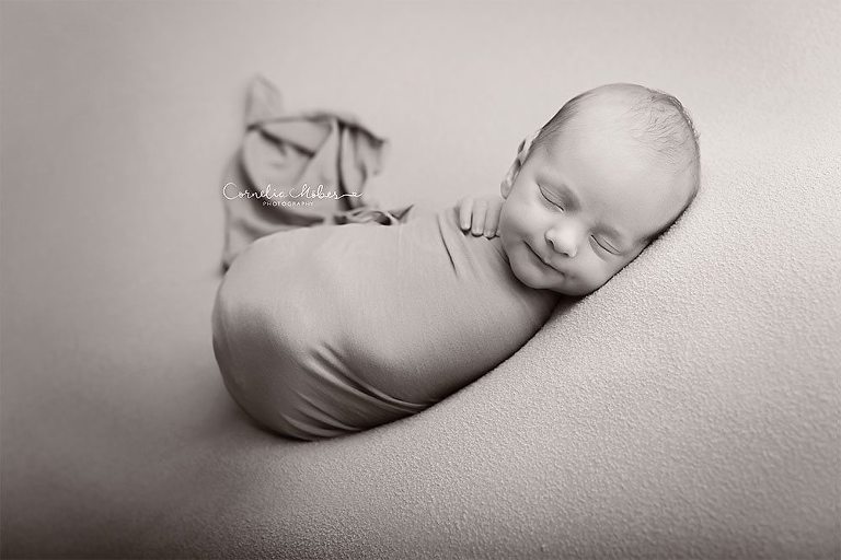 Neugeborenenbilder Neugeborenenshooting Neugeborenenfotografie newbornphotography newborn shooting Babyfotografie Babyfotograf Zug Zürich Luzern Aargau Schwyz Cornelia Moebes Photography