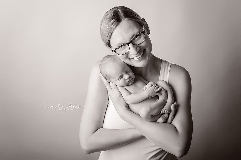 Neugeborenenbilder Neugeborenenshooting Neugeborenenfotografie newbornphotography newborn shooting Babyfotografie Babyfotograf Zug Zürich Luzern Aargau Schwyz Cornelia Moebes Photography