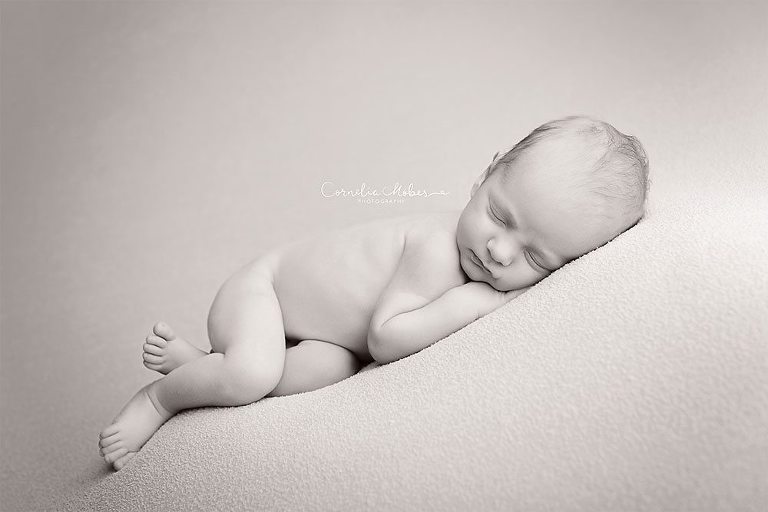 Neugeborenenbilder Neugeborenenshooting Neugeborenenfotografie newbornphotography newborn shooting Babyfotografie Babyfotograf Zug Zürich Luzern Aargau Schwyz Cornelia Moebes Photography