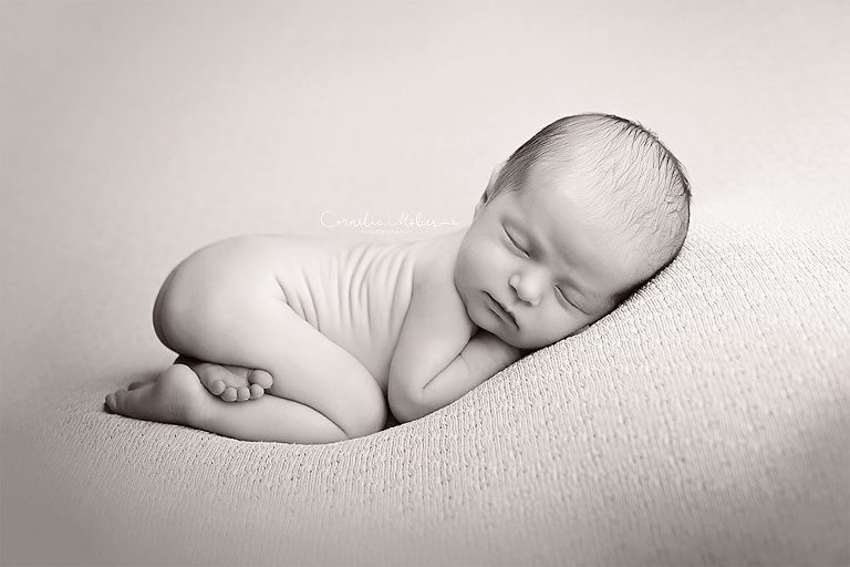 Neugeborenenbilder Neugeborenenshooting Neugeborenenfotografie newbornphotography newborn shooting Babyfotografie Babyfotograf Zug Zürich Luzern Aargau Schwyz Cornelia Moebes Photography