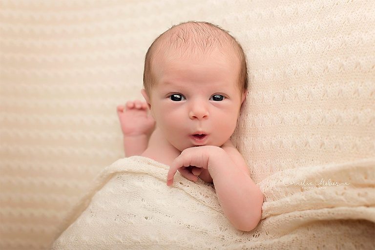 Neugeborenenbilder Neugeborenenshooting Neugeborenenfotografie newbornphotography newborn shooting Babyfotografie Babyfotograf Zug Zürich Luzern Aargau Schwyz Cornelia Moebes Photography