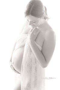 Schwangerschaftsfotografie Babybauchshooting Schwangerschaftsshooting Neugeborenenfotos newbornshooting Babyfotografie Cornelia Moebes Fotografie