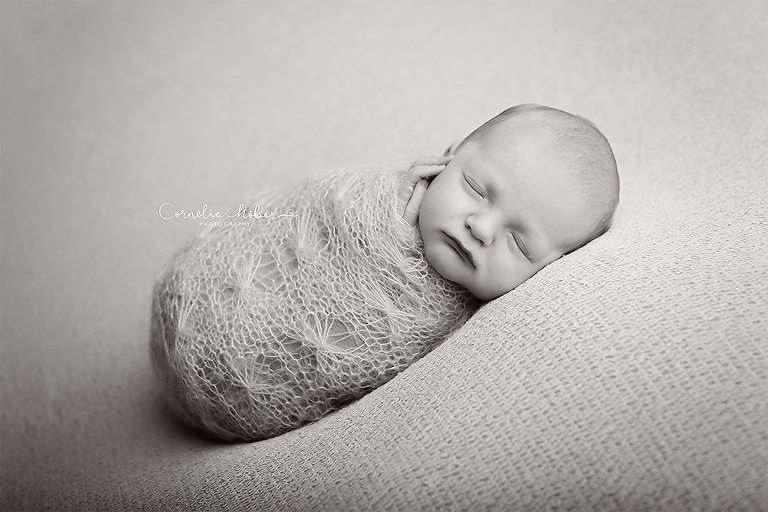 Neugeborenenbilder Neugeborenenshooting Neugeborenenfotografie newbornphotography newborn shooting Babyfotografie Babyfotograf Zug Zürich Luzern Aargau Schwyz Cornelia Moebes Photography