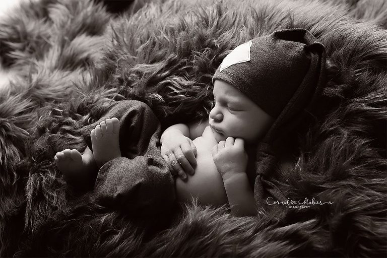 Neugeborenenbilder Neugeborenenshooting Neugeborenenfotografie newbornphotography newborn shooting Babyfotografie Babyfotograf Zug Zürich Luzern Aargau Schwyz Cornelia Moebes Photography