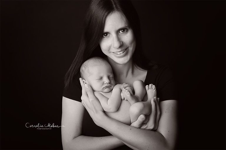 Neugeborenenbilder Neugeborenenshooting Neugeborenenfotografie newbornphotography newborn shooting Babyfotografie Babyfotograf Zug Zürich Luzern Aargau Schwyz Cornelia Moebes Photography