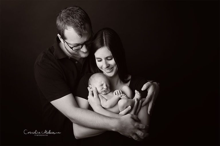 Neugeborenenbilder Neugeborenenshooting Neugeborenenfotografie newbornphotography newborn shooting Babyfotografie Babyfotograf Zug Zürich Luzern Aargau Schwyz Cornelia Moebes Photography