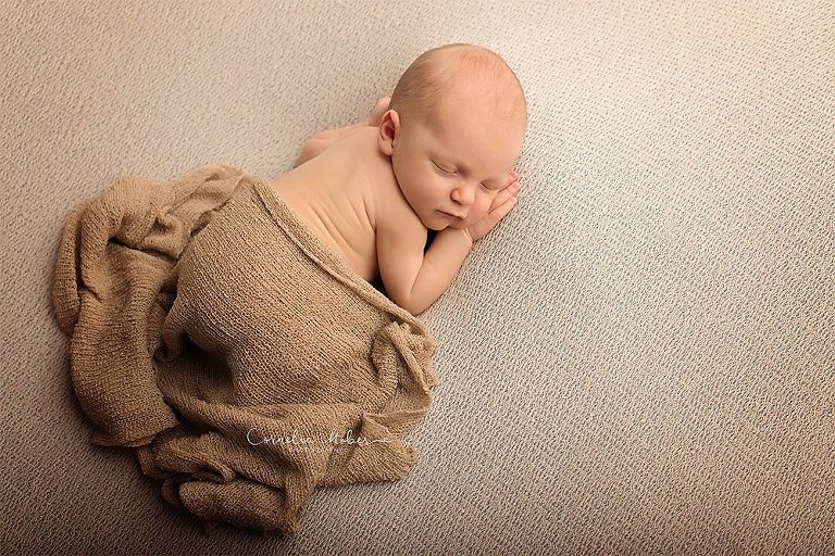 Neugeborenenbilder Neugeborenenshooting Neugeborenenfotografie newbornphotography newborn shooting Babyfotografie Babyfotograf Zug Zürich Luzern Aargau Schwyz Cornelia Moebes Photography