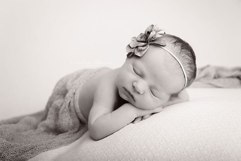 Neugeborenenbilder Neugeborenenshooting Neugeborenenfotografie newbornphotography newborn shooting Babyfotografie Babyfotograf Zug Zürich Luzern Aargau Schwyz Cornelia Moebes Photography