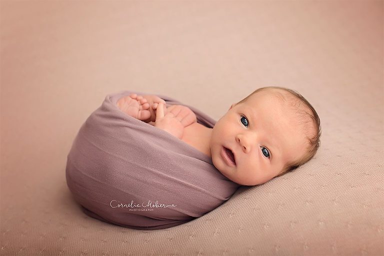 Neugeborenenbilder Neugeborenenshooting Neugeborenenfotografie newbornphotography newborn shooting Babyfotografie Babyfotograf Zug Zürich Luzern Aargau Schwyz Cornelia Moebes Photography