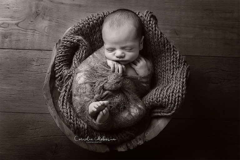 Neugeborenenbilder Neugeborenenshooting Neugeborenenfotografie newbornphotography newborn shooting Babyfotografie Babyfotograf Zug Zürich Luzern Aargau Schwyz Cornelia Moebes Photography