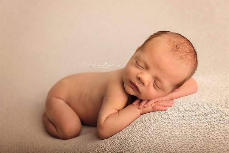 Neugeborenenbilder Neugeborenenshooting Neugeborenenfotografie newbornphotography newborn shooting Babyfotografie Babyfotograf Zug Zürich Luzern Aargau Schwyz Cornelia Moebes Photography