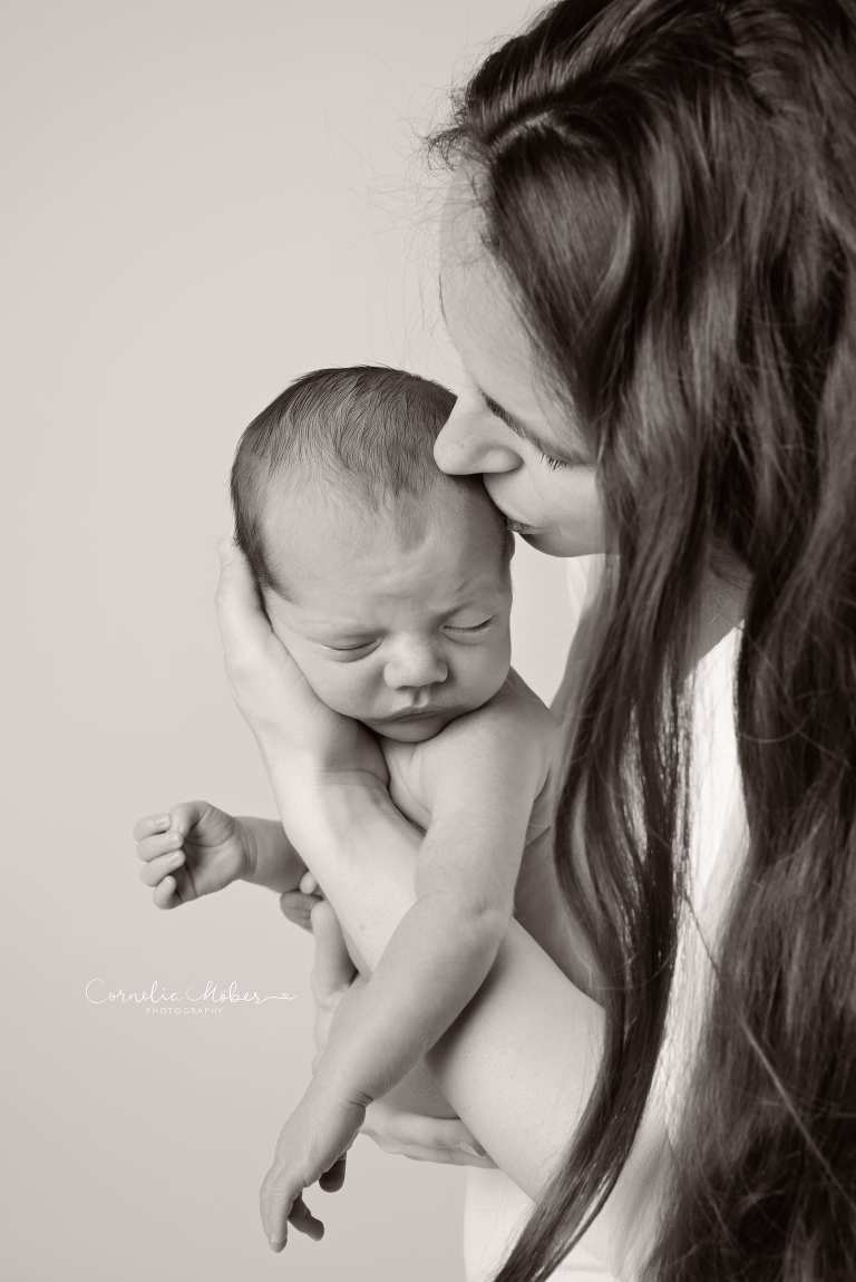 Neugeborenenbilder Neugeborenenshooting Neugeborenenfotografie newbornphotography newborn shooting Babyfotografie Babyfotograf Zug Zürich Luzern Aargau Schwyz Cornelia Moebes Photography