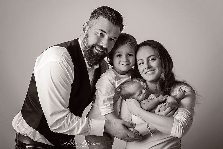 Neugeborenenbilder Neugeborenenshooting Neugeborenenfotografie newbornphotography newborn shooting Babyfotografie Babyfotograf Zug Zürich Luzern Aargau Schwyz Cornelia Moebes Photography