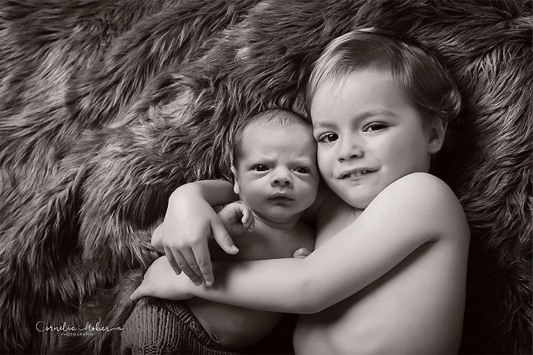 Neugeborenenbilder Neugeborenenshooting Neugeborenenfotografie newbornphotography newborn shooting Babyfotografie Babyfotograf Zug Zürich Luzern Aargau Schwyz Cornelia Moebes Photography