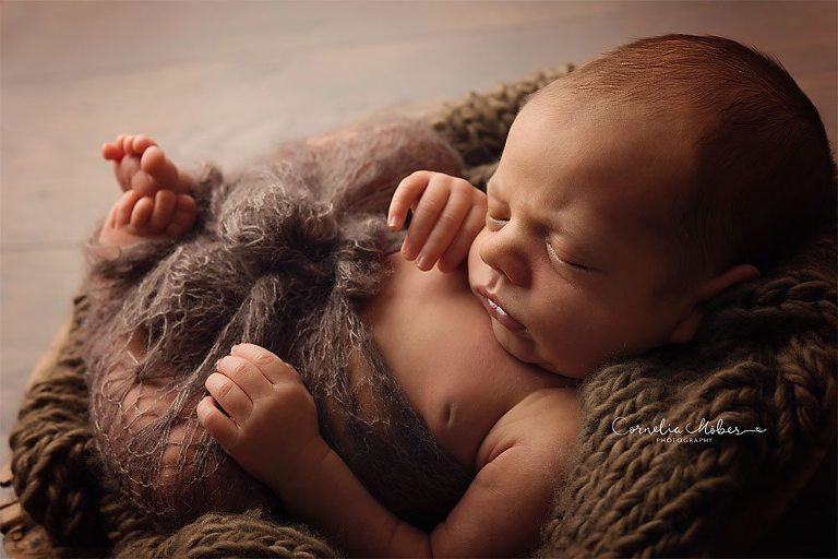 Neugeborenenbilder Neugeborenenshooting Neugeborenenfotografie newbornphotography newborn shooting Babyfotografie Babyfotograf Zug Zürich Luzern Aargau Schwyz Cornelia Moebes Photography