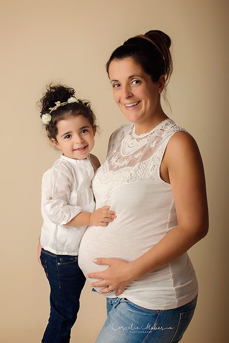 Schwangerschaftsfotos-Schwangerschaftsshooting Schwangerschaftsfotografie Babybauch Shooting maternity photographer Mutterschaft Babyfotograf Babyshooting newbornshooting Neugeborenenfotografie Cornelia Moebes Photography Schweiz Zuerich Luzern Zug Aargau Schwyz