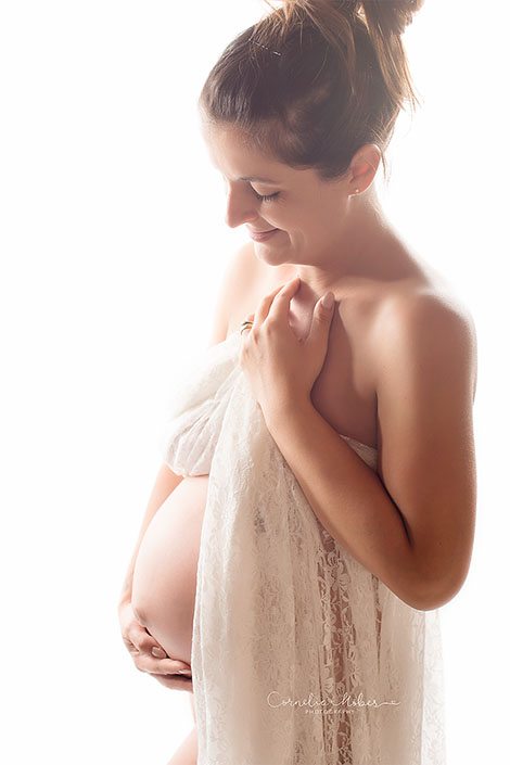 Schwangerschaftsfotos-Schwangerschaftsshooting Schwangerschaftsfotografie Babybauch Shooting maternity photographer Mutterschaft Babyfotograf Babyshooting newbornshooting Neugeborenenfotografie Cornelia Moebes Photography Schweiz Zuerich Luzern Zug Aargau Schwyz