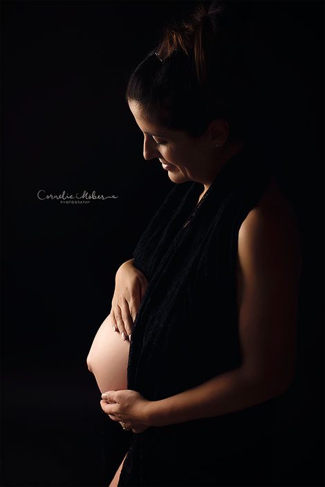 Schwangerschaftsfotos-Schwangerschaftsshooting Schwangerschaftsfotografie Babybauch Shooting maternity photographer Mutterschaft Babyfotograf Babyshooting newbornshooting Neugeborenenfotografie Cornelia Moebes Photography Schweiz Zuerich Luzern Zug Aargau Schwyz