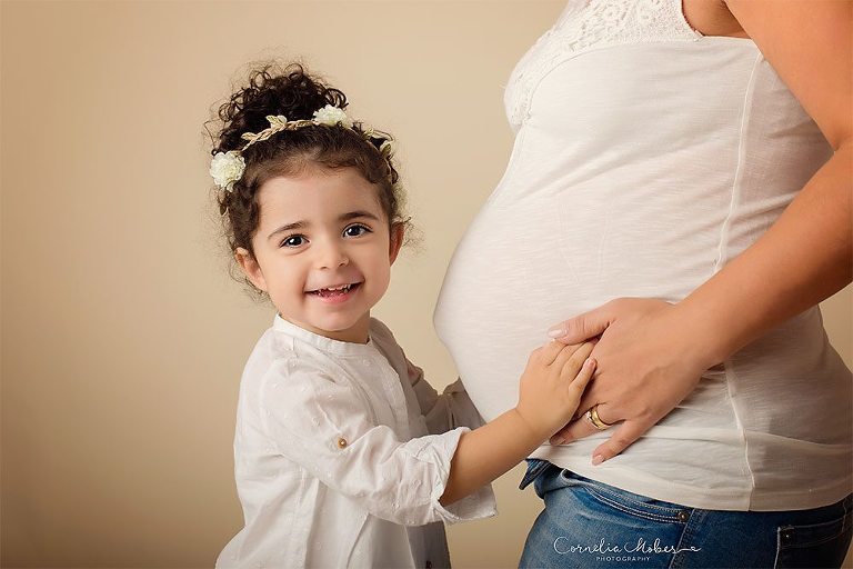 Schwangerschaftsfotos-Schwangerschaftsshooting Schwangerschaftsfotografie Babybauch Shooting maternity photographer Mutterschaft Babyfotograf Babyshooting newbornshooting Neugeborenenfotografie Cornelia Moebes Photography Schweiz Zuerich Luzern Zug Aargau Schwyz