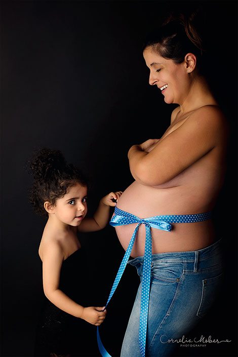 Schwangerschaftsfotos-Schwangerschaftsshooting Schwangerschaftsfotografie Babybauch Shooting maternity photographer Mutterschaft Babyfotograf Babyshooting newbornshooting Neugeborenenfotografie Cornelia Moebes Photography Schweiz Zuerich Luzern Zug Aargau Schwyz