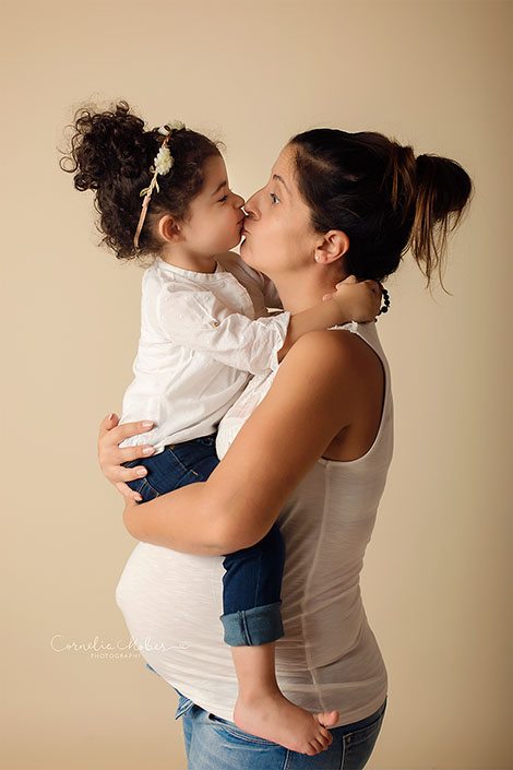 Schwangerschaftsfotos-Schwangerschaftsshooting Schwangerschaftsfotografie Babybauch Shooting maternity photographer Mutterschaft Babyfotograf Babyshooting newbornshooting Neugeborenenfotografie Cornelia Moebes Photography Schweiz Zuerich Luzern Zug Aargau Schwyz