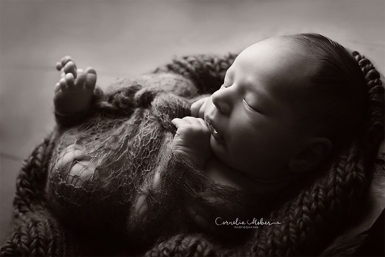 Neugeborenenbilder Neugeborenenshooting Neugeborenenfotografie newbornphotography newborn shooting Babyfotografie Babyfotograf Zug Zürich Luzern Aargau Schwyz Cornelia Moebes Photography