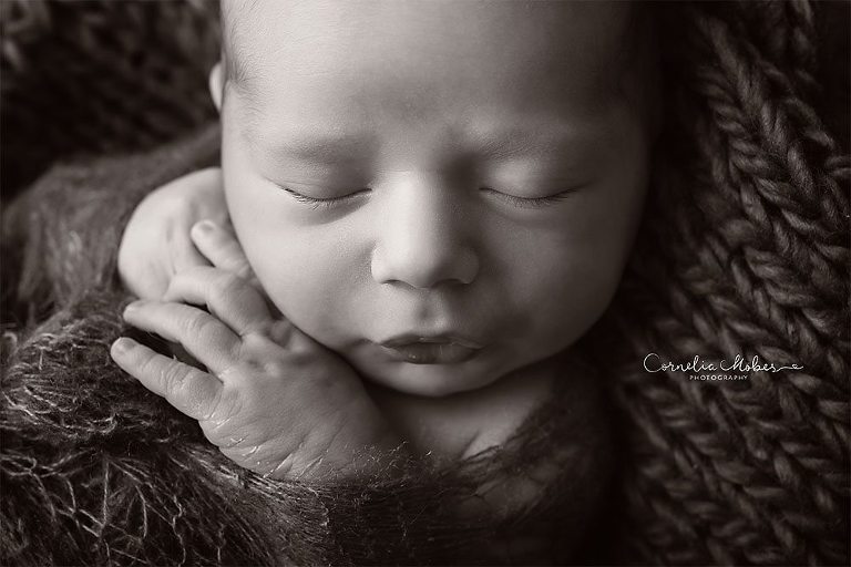 Neugeborenenbilder Neugeborenenshooting Neugeborenenfotografie newbornphotography newborn shooting Babyfotografie Babyfotograf Zug Zürich Luzern Aargau Schwyz Cornelia Moebes Photography