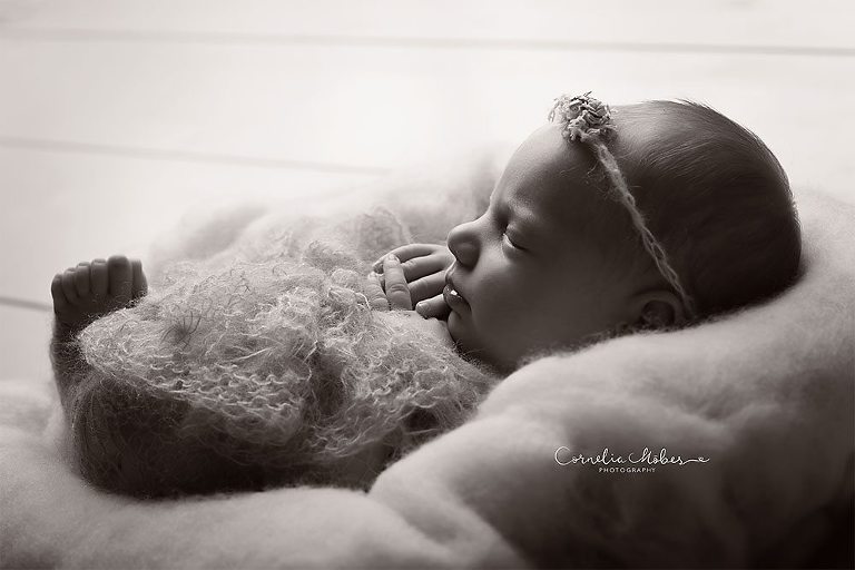 Neugeborenenbilder Neugeborenenshooting Neugeborenenfotografie newbornphotography newborn shooting Babyfotografie Babyfotograf Zug Zürich Luzern Aargau Schwyz Cornelia Moebes Photography