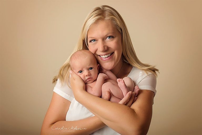 Neugeborenenbilder Neugeborenenshooting Neugeborenenfotografie newbornphotography newborn shooting Babyfotografie Babyfotograf Zug Zürich Luzern Aargau Schwyz Cornelia Moebes Photography